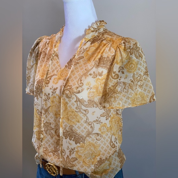 Pretty Joie Blouse - Picture 2 of 11